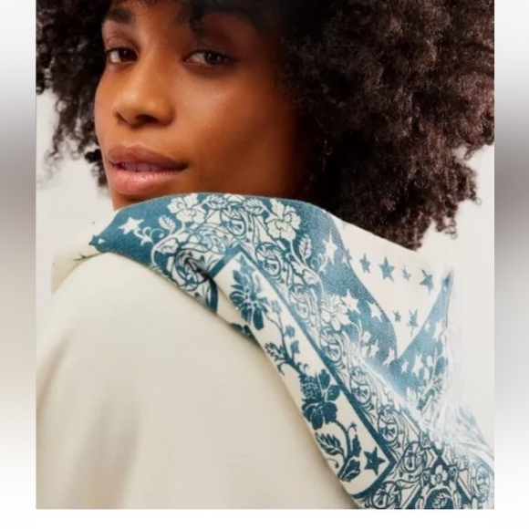 NWT Free People It's A Vibe Printed Hoodie Ivory Blue Star Sweatshirt - Picture 3 of 12